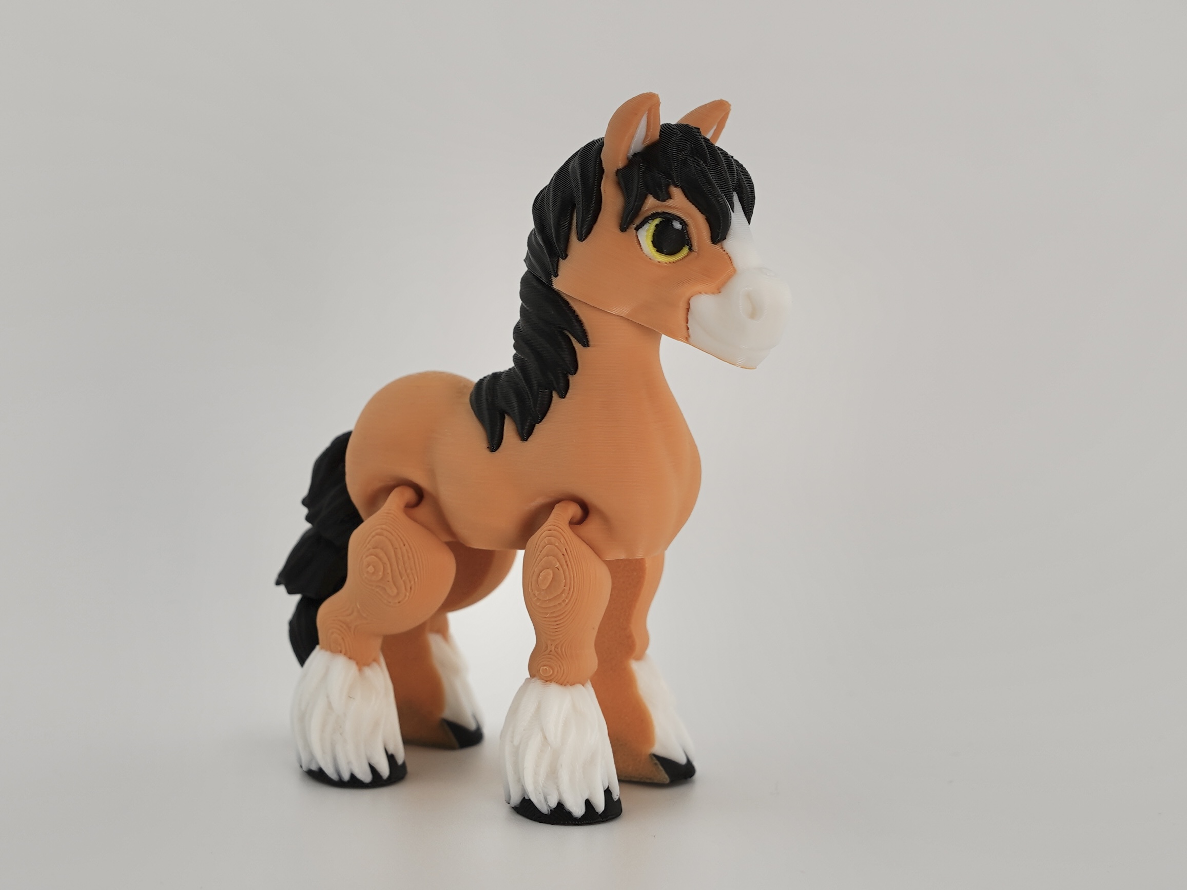 Коричневая лошадка