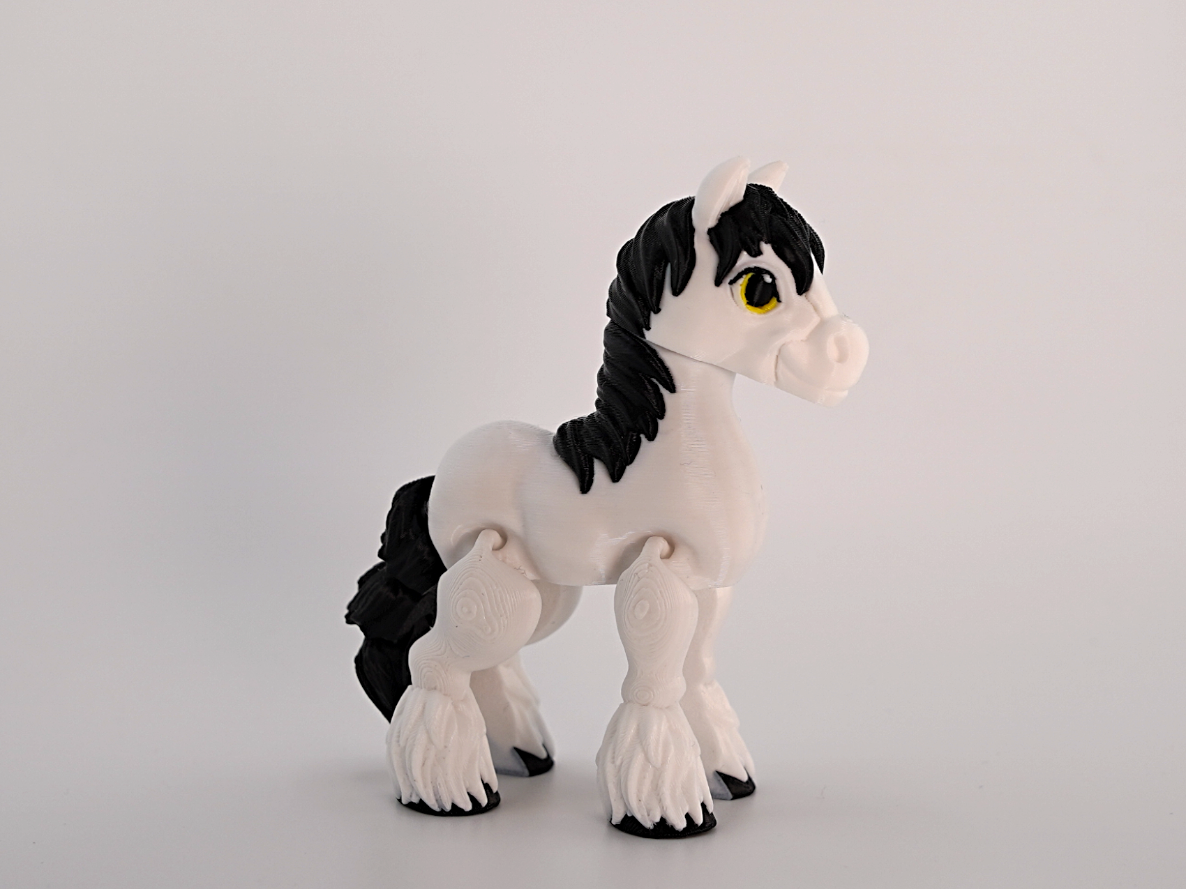 Белая лошадка